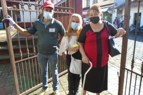 700 Estes Team - 9.13.2021 - Suchitepequez - Patient entering clinic