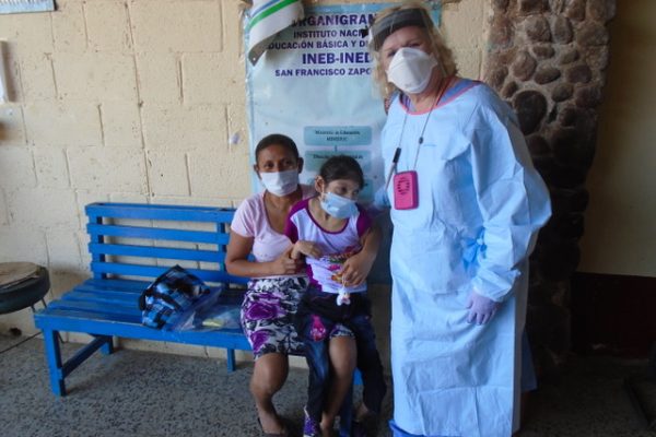 700 Estes Team - 9.13.2021 - Suchitepequez - Terry Estes with patient Rosita and her mother