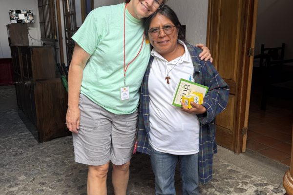 Lesly + Linda Lesly + Linda